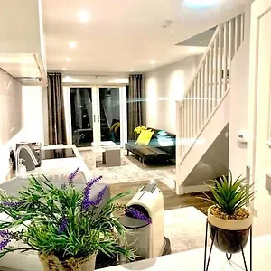 Centrally Situated House Private Parking Holiday home Cheltenham